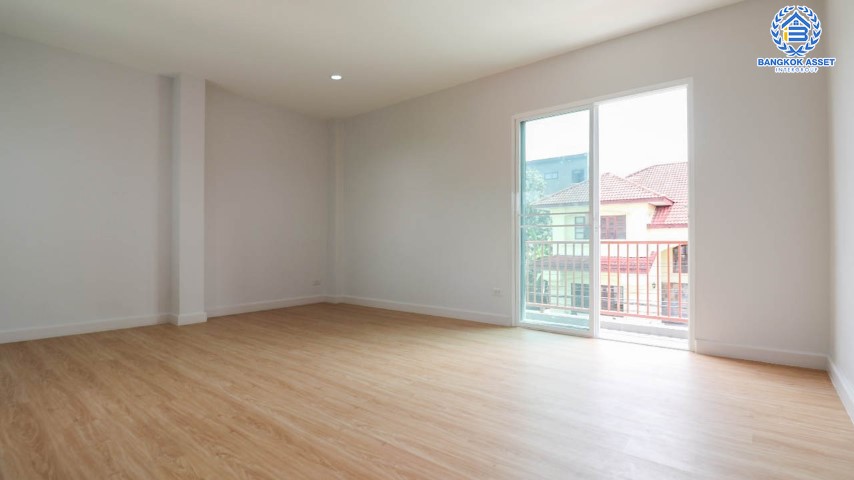 *****บ้านเดี่ยวมือสองย่านกรุงเทพมหานคร ม.ซอยลาดพร้าว25 ลาดพร้าว เนื้อที่ 34 ตร.ว. ฟังก์ชัน 3 ห้องนอน 3 ห้องน้ำ 2 ที่จอดรถ สภาพมือ 1 สร้างใหม่ไม่เคยอยู่ บนทำเลดี เชื่อมต่อหลายเส้นทาง ใกล้รถไฟฟ้าสายสีน้ำเงิน "สถานีลาดพร้าว" และทางด่วน "ศรีรัช" จองเลย!